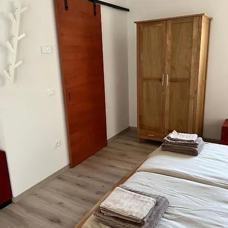 לינה וארוחת בוקר Marimaste