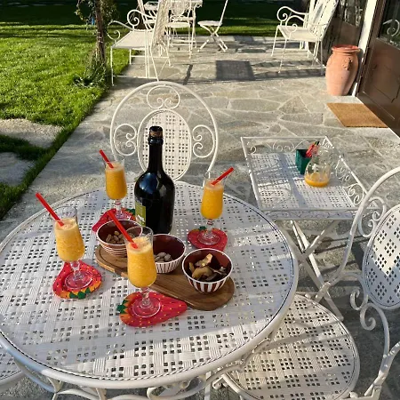 לינה וארוחת בוקר Marimaste רונקאדה