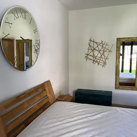 לינה וארוחת בוקר Marimaste 4*