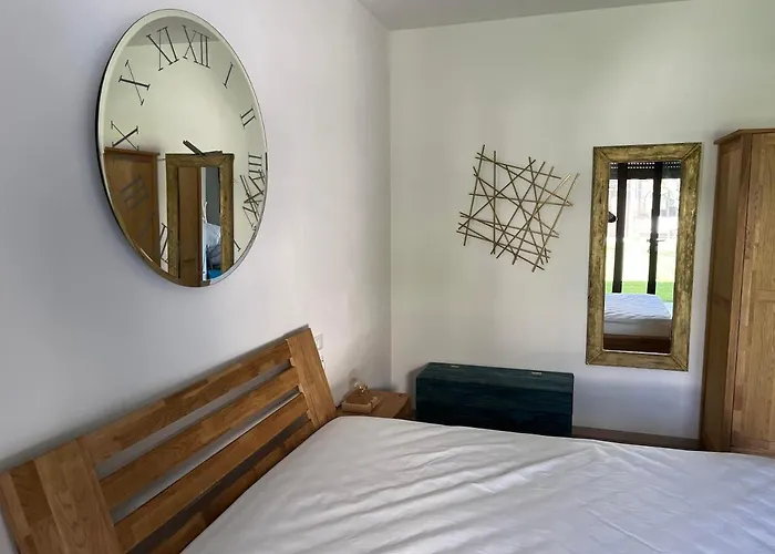 לינה וארוחת בוקר Marimaste 4*