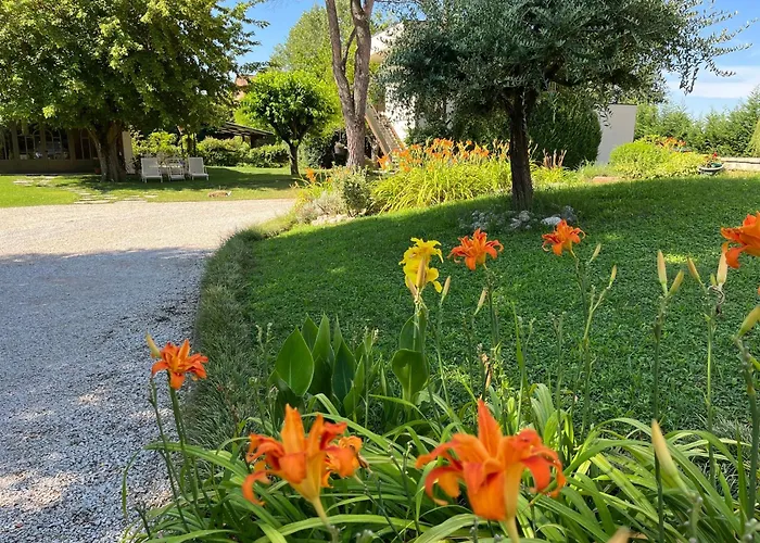 לינה וארוחת בוקר Marimaste 4*