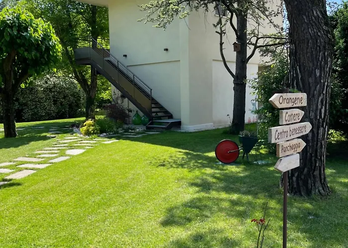 לינה וארוחת בוקר Marimaste 4*